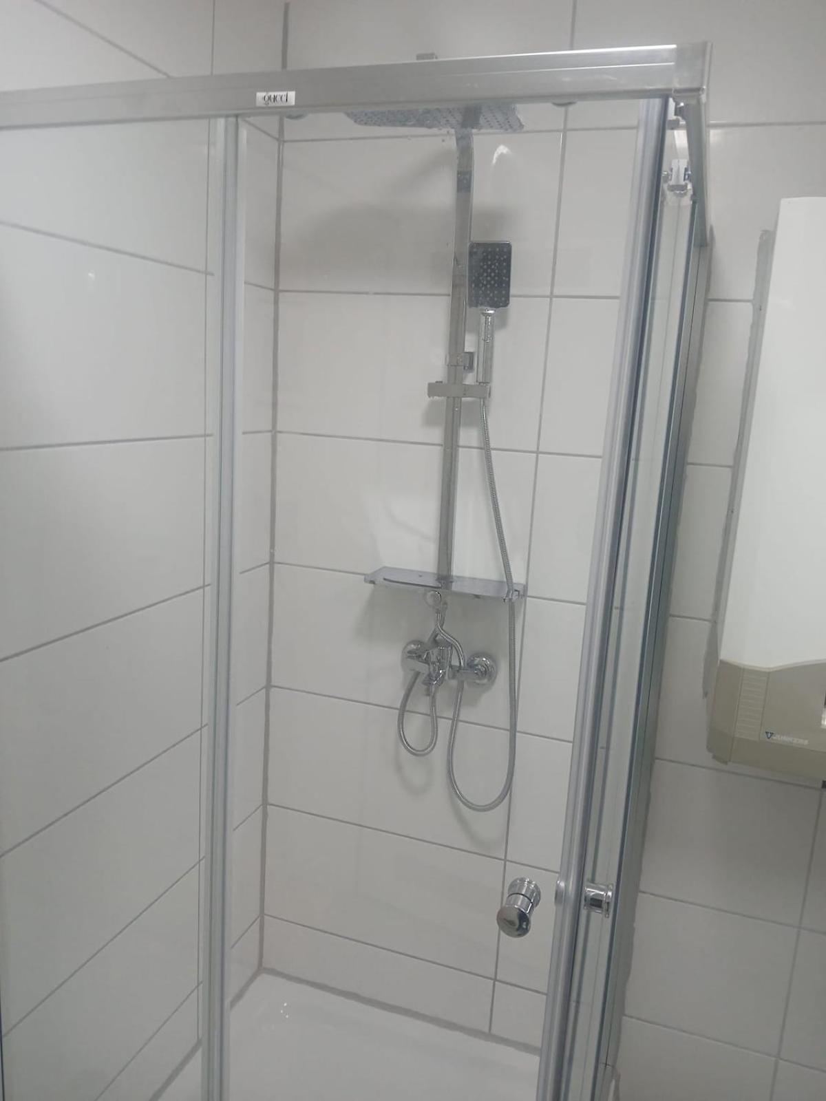 Wohnung Mit Neuem Bad Und Kueche Гельзенкірхен Екстер'єр фото